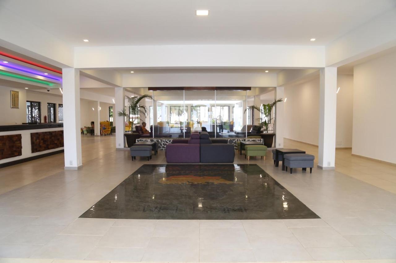 Sunbeach Hotel & Resort Bakau Екстериор снимка
