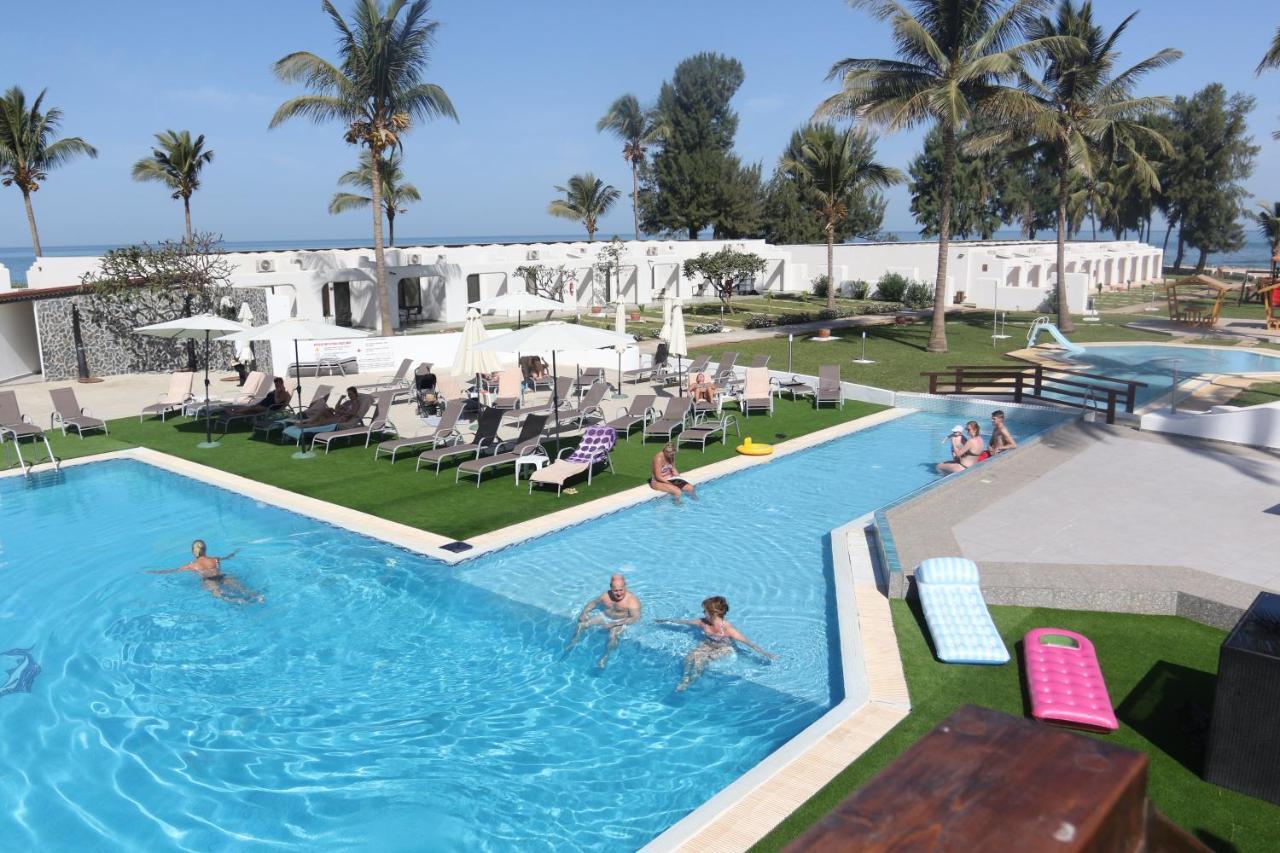 Sunbeach Hotel & Resort Bakau Екстериор снимка